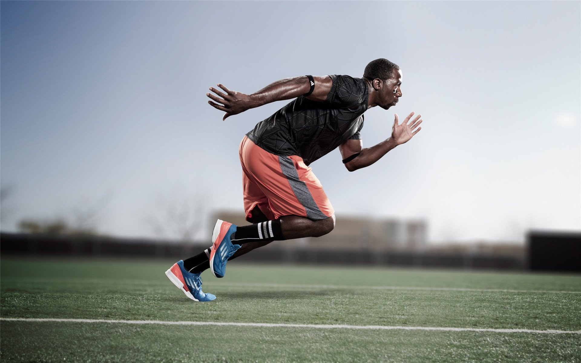 亚历克斯·格林伍德的防守韧性为袋鼠队抵御强敌进攻，格林伍德上限