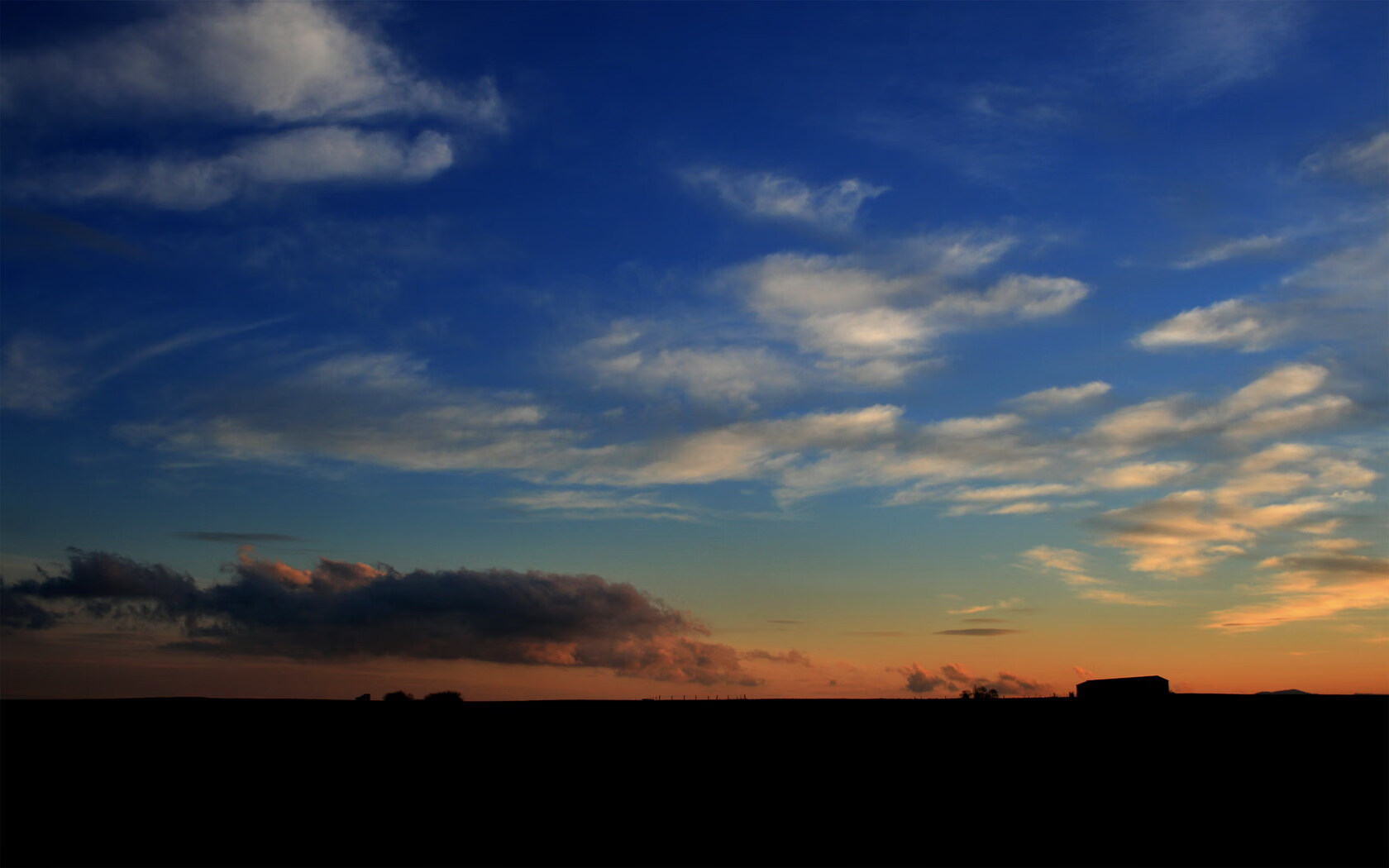 “悬崖边的赛段”——极限中的生死瞬间,悬崖边沿